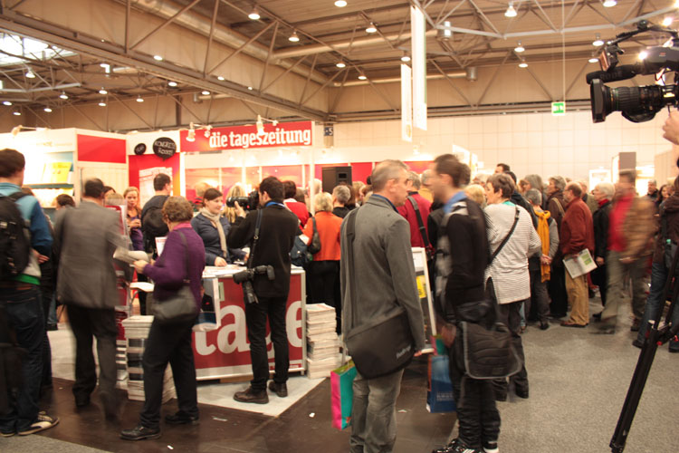 Leipziger Buchmesse 2011 taz Stand Bücher