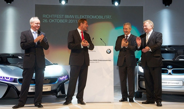 Rednerpult .ORA. mit magnetischem Frontplattenüberzug Rechteckig, Ort: BMW Werk Leipzig, Datum: 26.10.2011